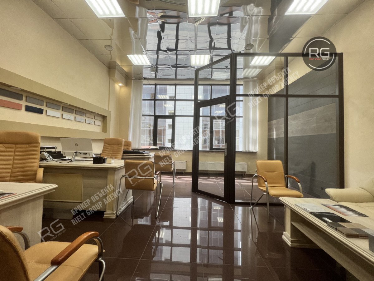 Фото 1, 37м2 у входа, БЦ А-класса, 37 м², Москва, Басманный район, Бауманская ул., д.7, строение 1