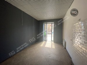 Миниатюра 2, 43,4м2, витрины в проходном месте, 43,4 м², Москва, Басманный район, Садовая-Черногрязская ул., д.11