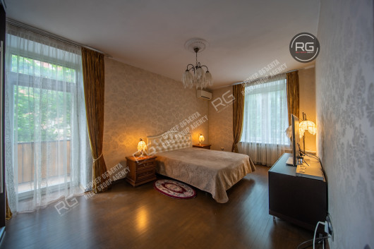 стильная сталинка у Парка Победы, 94,7 м², Санкт-Петербург, Московский район, Бассейная ул., д.43