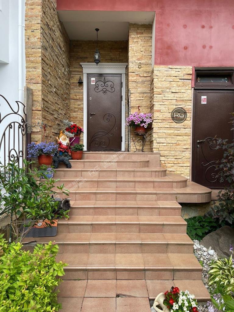 Фото 1, Таунхаус с ремонтом в закрытом КП, 262,7 м², Московская область, Одинцовский район, Ямищево д., Заречная ул., д.28